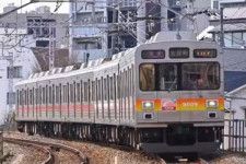 ほくほく線で「懐かしの塗装」が復活 4月17日からHK100形「旧