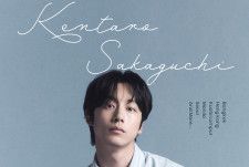 坂口健太郎さん、韓国のファッション誌で表紙を飾る。ピアノを