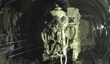養老トンネルの掘削現場ではマンモスが大活躍！　地下でうごめく激レア作業車　工事のスペシャリストに迫る