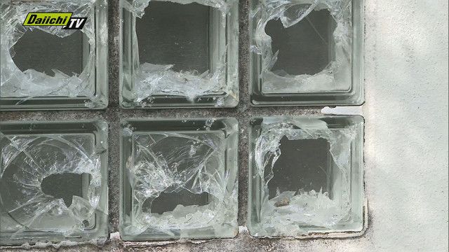 公園トイレの窓ガラス１６枚割られる…市が被害届提出し警察が器物損壊事件として捜査（静岡・磐田市）
