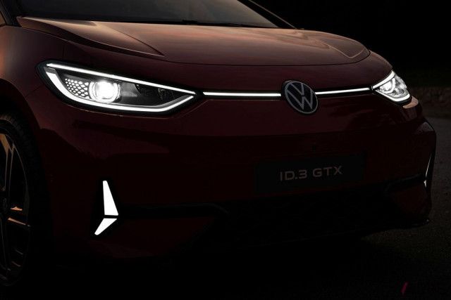 VW“ゴルフGTI”の電動版!? 新世代ホットハッチEV 新型「ID.3 GTX」世界初公開！