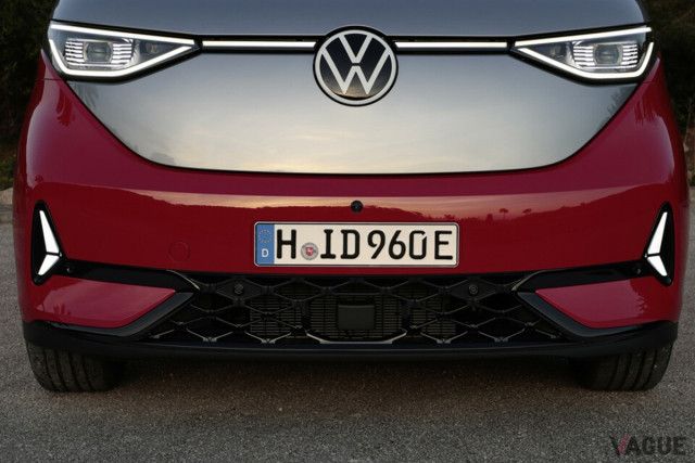 フォルクスワーゲン史上最強のミニバンが世界初公開！ VW新型「ID.バズ GTX」は4輪駆動で340馬力の“快速ワーゲンバス”