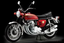 1/4のビッグスケールで“ナナハン”の名車が蘇る！ 再刊行されるデアゴスティーニ週刊『ホンダ CB750FOUR』の気になる完成度とは？(VAGUE)  - goo ニュース