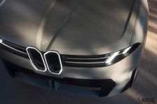 近未来BMWのSUV“Xシリーズ”はこうなる!? BMW新型「ノイエ・クラッセX」世界初公開 2025年市販予定の電動SUVコンセプト