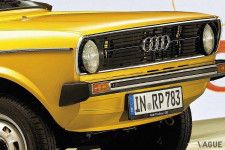 ドイツ車初のコンパクトカーってフォルクスワーゲン初代ポロじゃないの!? 登場から50周年「アウディ50」ってどんなクルマだった？