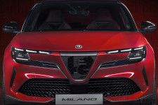 2024年4月10日に世界初公開されたアルファ ロメオの新型コンパクトSUV「ミラノ」。登場5日で「アルファ ロメオ ジュニア」と車名を変更した