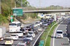 2024年GW渋滞のピークは5月2日の深夜、東名高速・秦野中井IC付近で最大45km予測されている