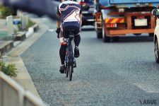 ロードバイクは車道と歩道どちらを走るべき!? “自転車との事故”を防ぐためクルマ側が気をつけるポイントとは