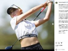 金田久美子、“美腹筋”あらわなゴルフウェアを披露！「頑張れ、自分」とコメント