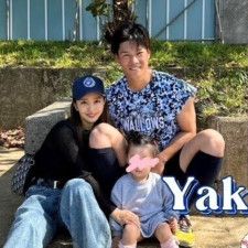 板野友美さん 2歳長女が大好きなパパにキスの嵐♡ 夫・高橋奎二選手のキャンプ地で可愛すぎる家族動画