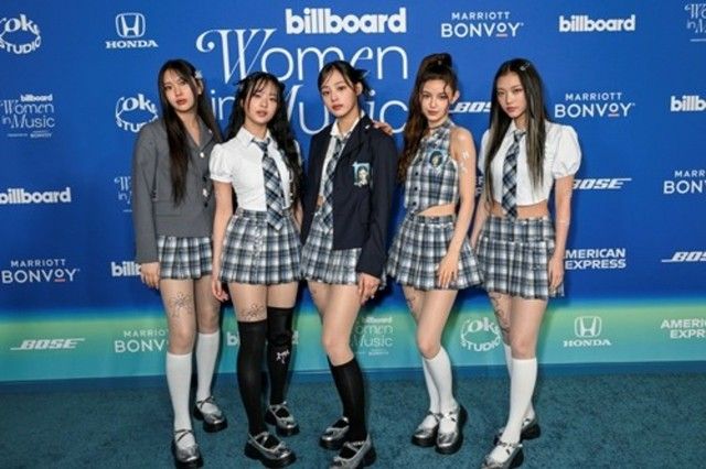 「NewJeans」、米「Billboard Women in Music Awards」で「今年のグループ賞」受賞「前進し続ける」