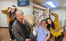 「少女時代」ユリ、俳優シン・グ＆パク・グンヒョンの演劇を観覧「お年玉もらった」