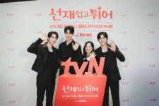俳優ピョン・ウソク＆キム・ヘユンら、tvNの新月火ドラマ「ソンジェ背負って走れ」制作発表会に出席