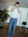 俳優ピョン・ウソク、白いTシャツにジーンズのシンプルコーデで女心を魅了…ガチで一体何頭身なの？