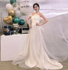 女優ソン・イェジン、また”ウェディング”ドレス…ママとは思えない「清純」美貌にちょっぴり「貫禄」？