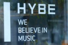 “HYBEと対立”ADOR、今月10日に取締役会開催へ