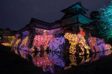 金沢城が光のアート空間に！「チームラボ 金沢城 光の祭」が9月30日より開催