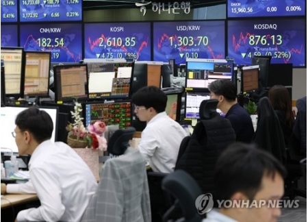 韓国総合株価指数が反発　年初来高値