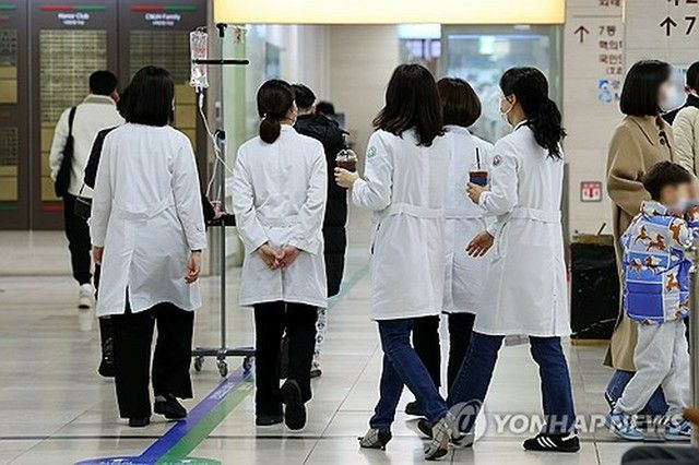 研修医らついに団体行動　医療現場の混乱が現実に＝韓国