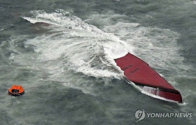 下関沖で転覆の韓国籍タンカー　韓国人２人含む９人の死亡確認