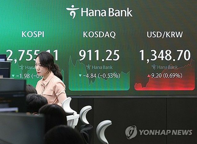韓国総合株価指数　小幅続落で始まる