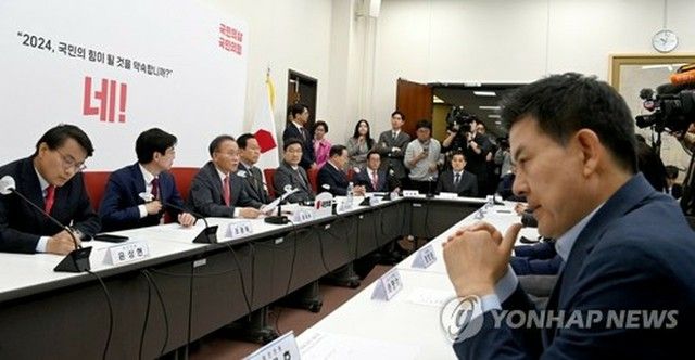 総選挙敗北の与党　非常対策委を構成し党大会へ＝韓国