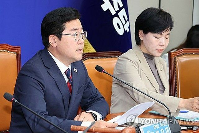 大統領執務室に「筆記用具さえない」 韓国与党が前政権を批判