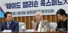 １９日、韓国与党「国民の力」が国会で開いた懇談会で講演する英オックスフォード大のアリソン名誉教授＝（聯合ニュース）
