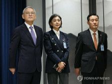 新たに閣僚に指名された（左から）柳仁村氏、金杏氏、申源湜氏＝１３日、ソウル（聯合ニュース）