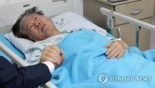 体調悪化により入院している李在明氏＝２１日、ソウル（聯合ニュース）