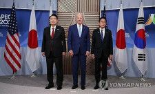 韓米日首脳がＡＰＥＣに合わせ会合　３カ国協力を確認