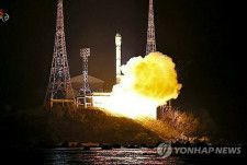 北朝鮮は軍事偵察衛星「万里鏡１号」を搭載した新型運搬ロケット「千里馬１型」を打ち上げ、成功したと明らかにした＝（朝鮮中央テレビ＝聯合ニュース）≪転載・転用禁止≫