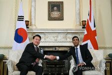 韓英首脳　北朝鮮の衛星発射を非難＝安保連携強化で一致