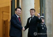 韓仏首脳が会談　対北朝鮮で「国際社会の連携必要」