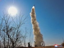 朝鮮中央通信は３日、ミサイル総局が２日に超大型戦弾頭の威力試験と新型反航空（地対空）ミサイルの試験発射を実施したと報じた＝（朝鮮中央通信＝聯合ニュース）≪転載・転用禁止≫