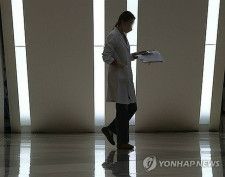 研修医の職場離脱　「デッドライン」越えても大きな変化なし＝韓国