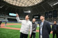 韓国初の大リーグ開幕戦　ソウルのドームが万全の準備