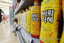 ソウル市内の大型スーパーの飲料コーナー（資料写真）＝（聯合ニュース）