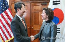 米政府がサムスン電子に補助金　韓国政府「友好的待遇」