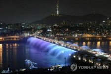 漢江にかかる盤浦大橋一帯の夜景（資料写真）＝（聯合ニュース）