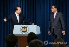 大統領室高官の人事完了　３室長・７首席秘書官体制に＝韓国