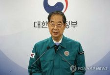談話を発表する韓首相＝１６日、ソウル（聯合ニュース）