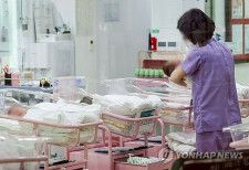 ソウル市内の産後ケア施設の新生児室（資料写真）＝（聯合ニュース）