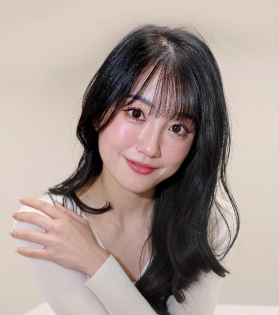 吉本新喜劇33歳人気女優〝定番〟ミニスカ＆ノースリで後輩と２ショット「脚はホントに美しい」「かわいい」