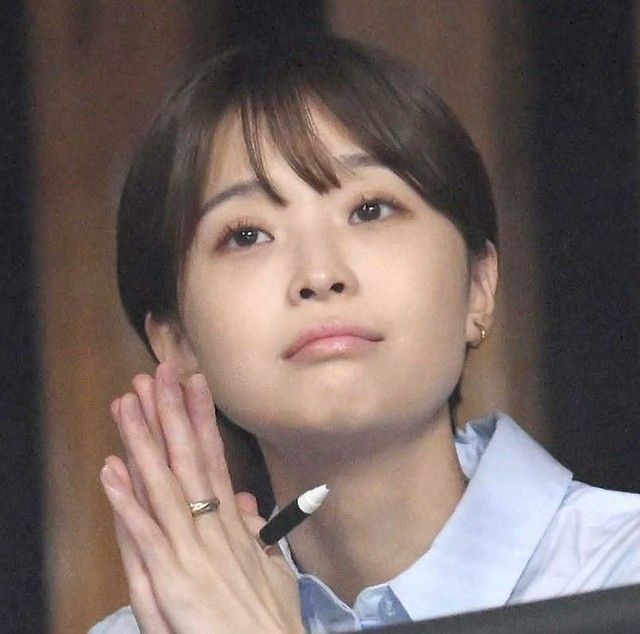 渡邊渚アナ、上着なし！ビーチで魅せた大胆姿　ボリュームMAX「週プレ」表紙＆巻頭「言葉がとっても美しい」