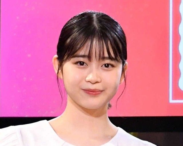 父は著名ゴルファー、母は元アイドルの18歳のタレント、可愛すぎるウエアで兄と初ラウンド「実は大学でゴルフ部に入部」