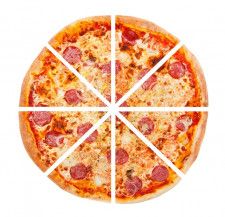 8分割されたピザ（Liaurinko／）