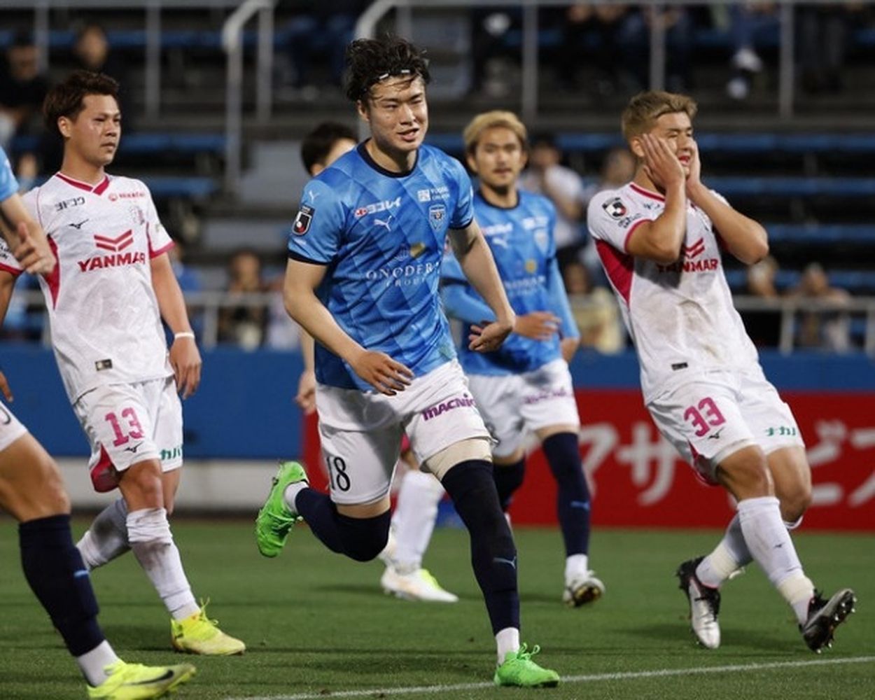定番のお歳暮 横浜FCが奇跡の逆転勝ち！ 3点ビハインドで迎えたホーム第2戦 記念グッズ