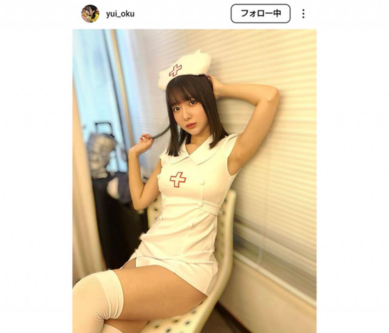 ナース　四つん這い 