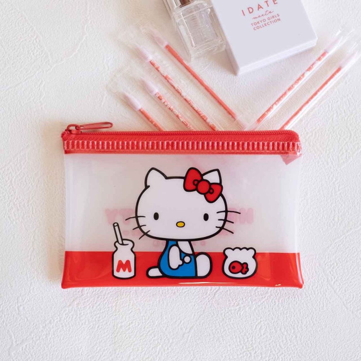 DAISO ハローキティ 50周年記念 しょっぱかっ フラットポーチ